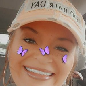 Meet your Posher, Alicia